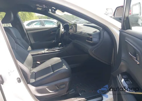 2025 Toyota Crown Signia Xle from USA, damaged, VIN JTDACAAJ7S3021017